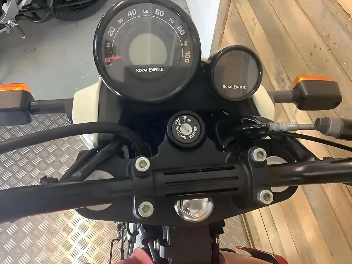 Used 2023 Royal Enfield Scram 411 White - Interior and Exterior details 7