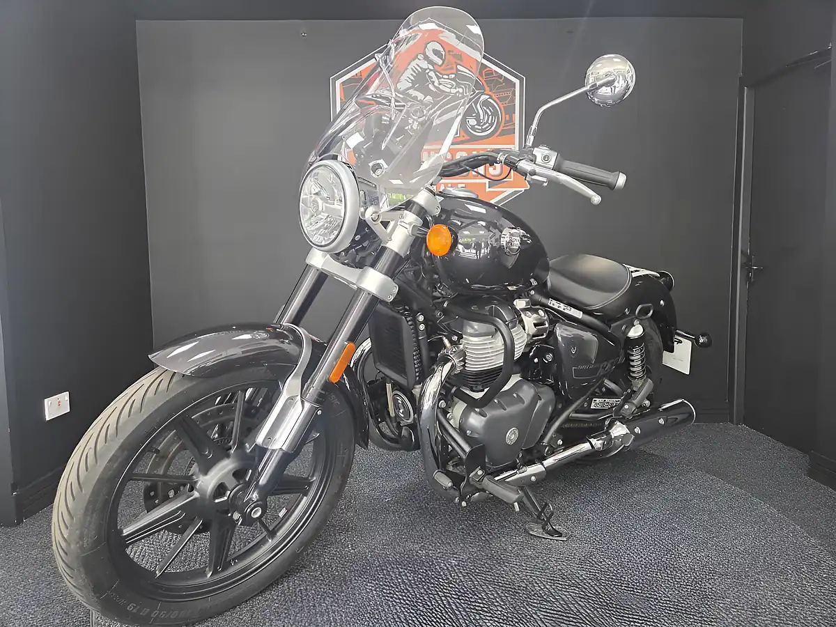 Used 2023 Royal Enfield Super Meteor 650 Black - Interior and Exterior details 10