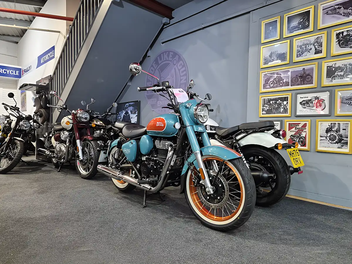 Used 2023 Royal Enfield Super Meteor 650 Black - Interior and Exterior details 15
