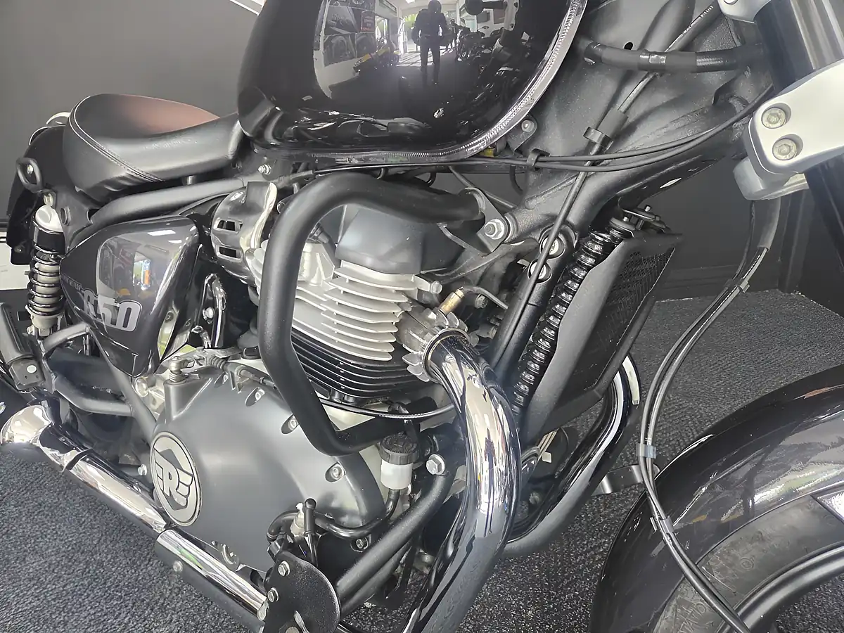 Used 2023 Royal Enfield Super Meteor 650 Black - Interior and Exterior details 8