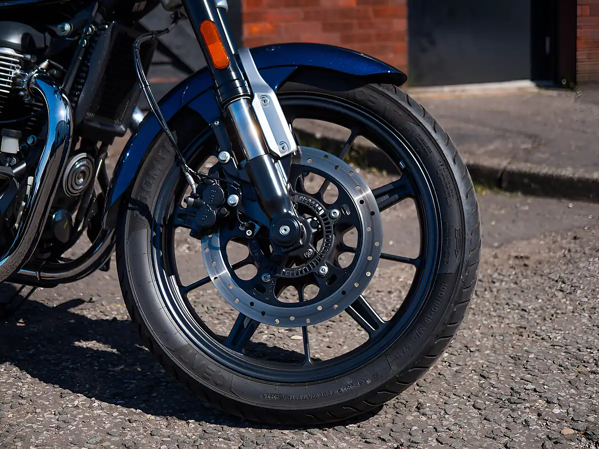 Used 2023 Royal Enfield Super Meteor 650 Blue and White - Interior and Exterior details 4