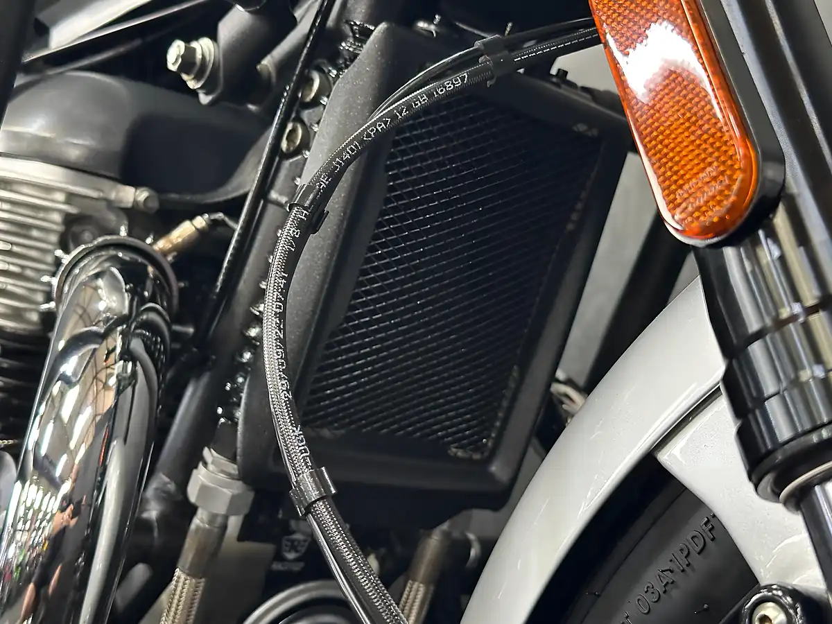 Used 2023 Royal Enfield Super Meteor 650 Classic Grey - Interior and Exterior details 11