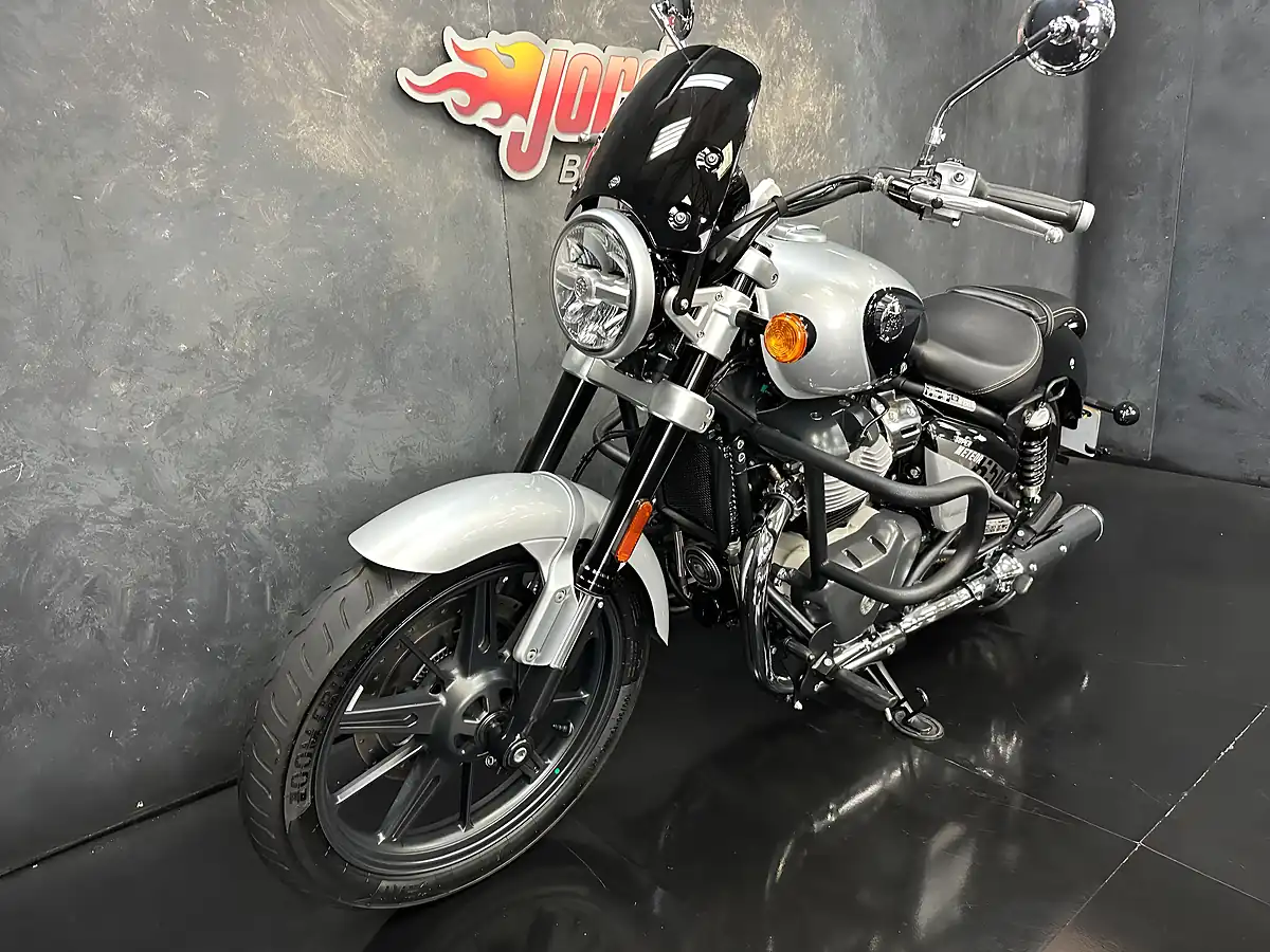 Used 2023 Royal Enfield Super Meteor 650 Classic Grey - Interior and Exterior details 17
