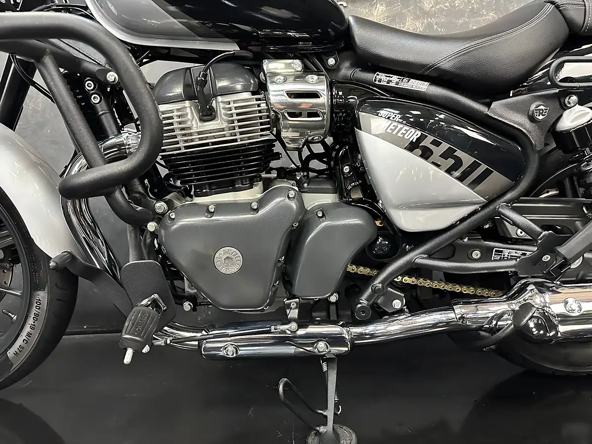Used 2023 Royal Enfield Super Meteor 650 Classic Grey - Interior and Exterior details 18