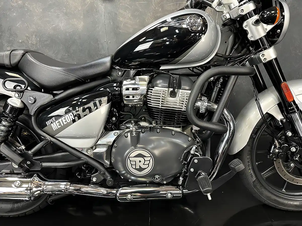Used 2023 Royal Enfield Super Meteor 650 Classic Grey - Interior and Exterior details 8
