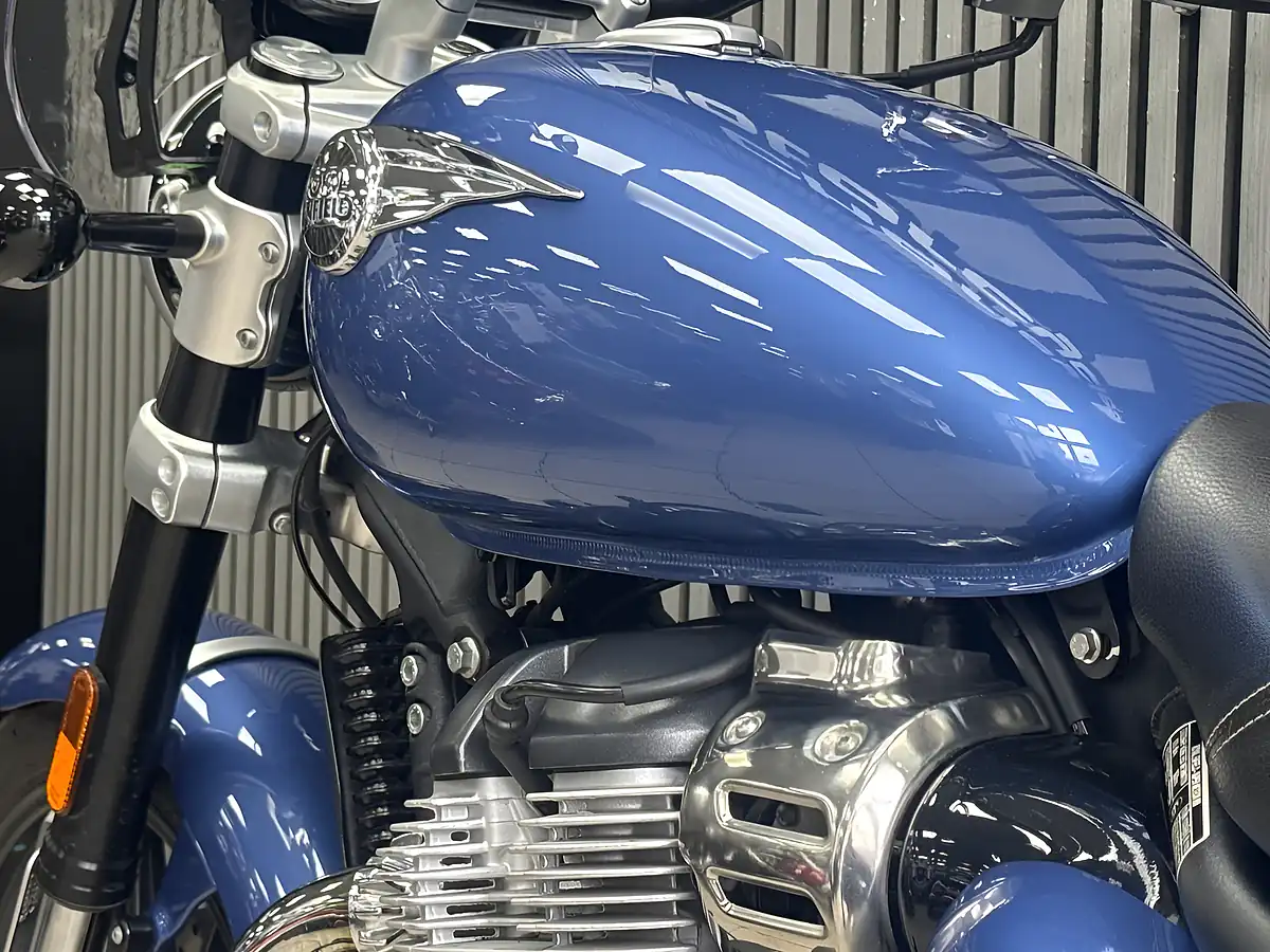Used 2023 Royal Enfield Super Meteor Blue - Interior and Exterior details 15