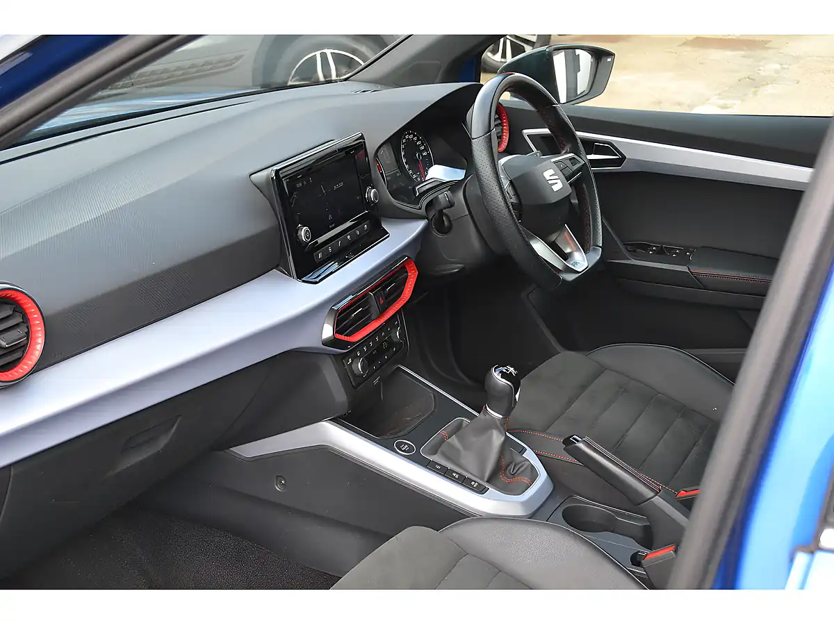 Used 2023 SEAT Arona Fr Edition Blue - Interior and Exterior details 15