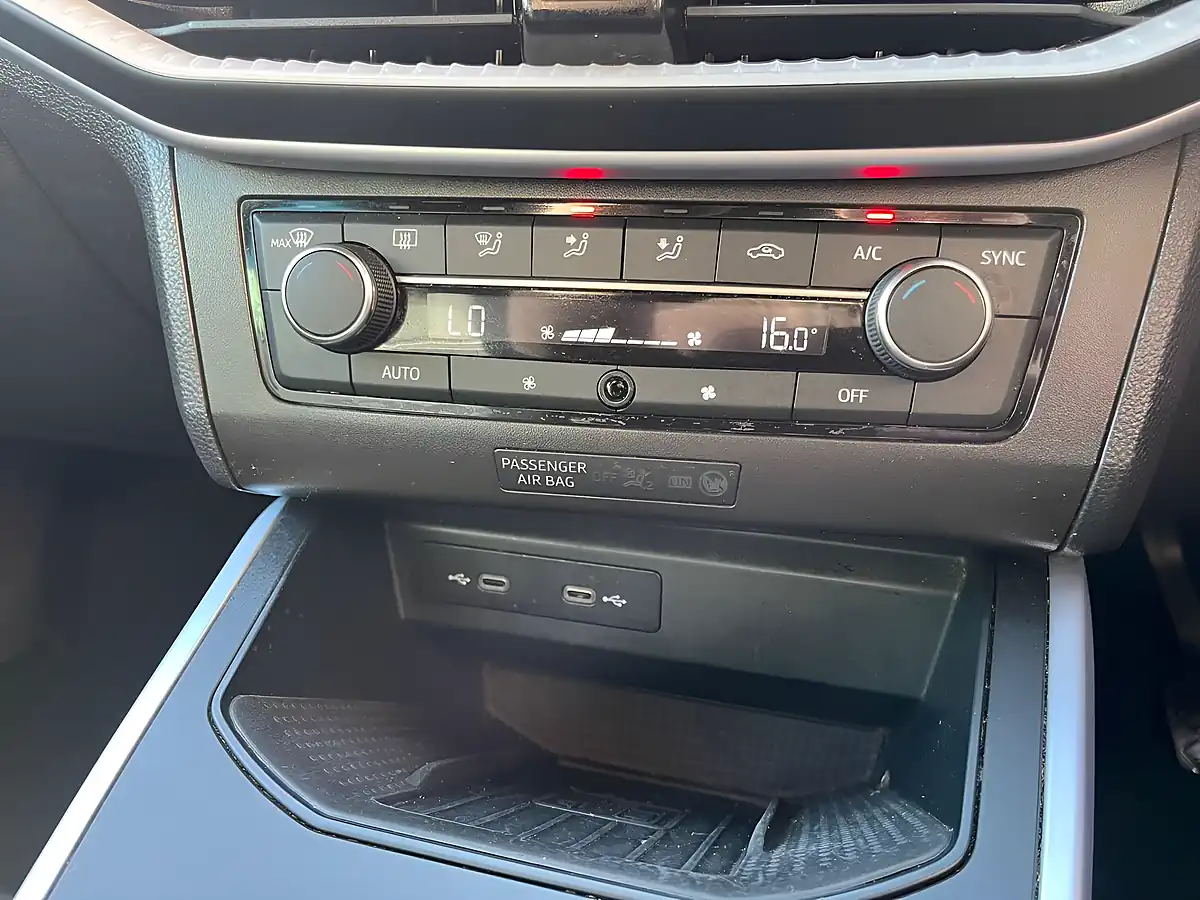 Used 2023 SEAT Arona Fr Red - Interior and Exterior details 14