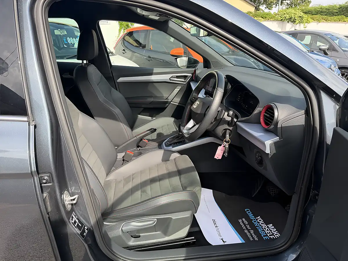 Used 2023 SEAT Arona Fr Sport Magnetic Grey Metallic - Interior and Exterior details 4