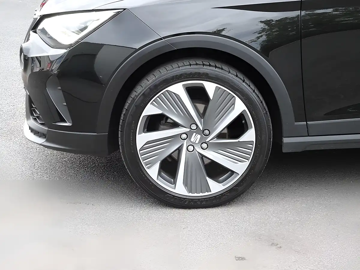 Used 2023 SEAT Arona Fr Sport Midnight Black - Interior and Exterior details 18