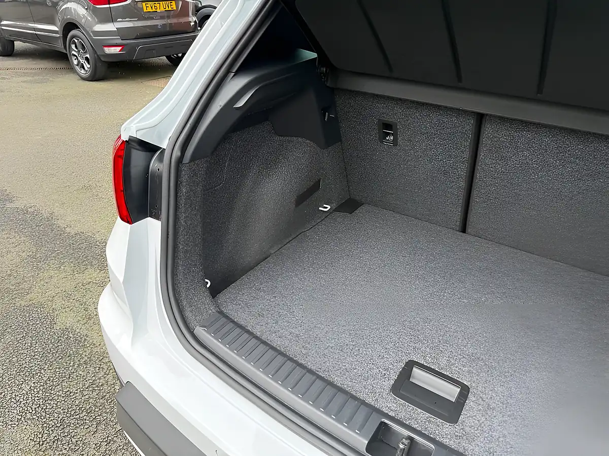 Used 2023 SEAT Arona Fr Sport White - Interior and Exterior details 10