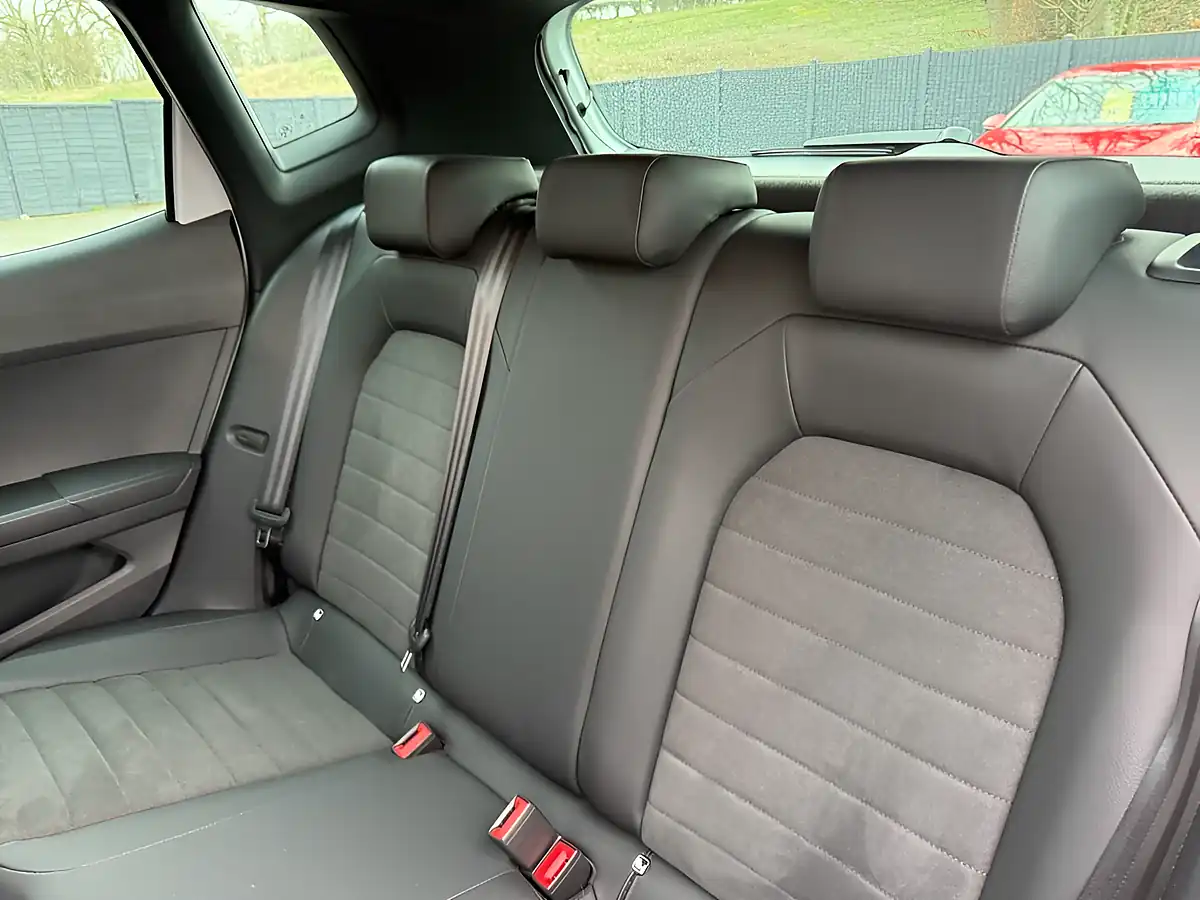 Used 2023 SEAT Arona Fr Sport White - Interior and Exterior details 13