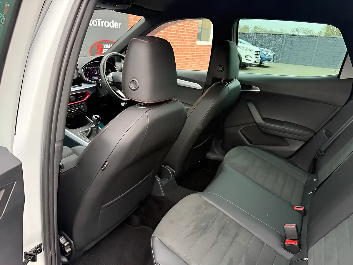 Used 2023 SEAT Arona Fr Sport White - Interior and Exterior details 15