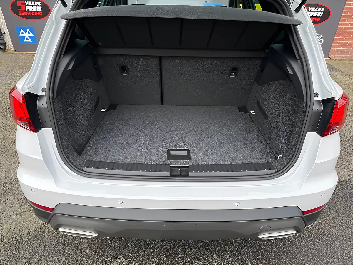 Used 2023 SEAT Arona Fr Sport White - Interior and Exterior details 9
