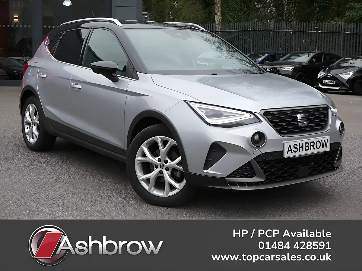 Used 2023 SEAT Arona Fr Urban Silver Metallic - Front View