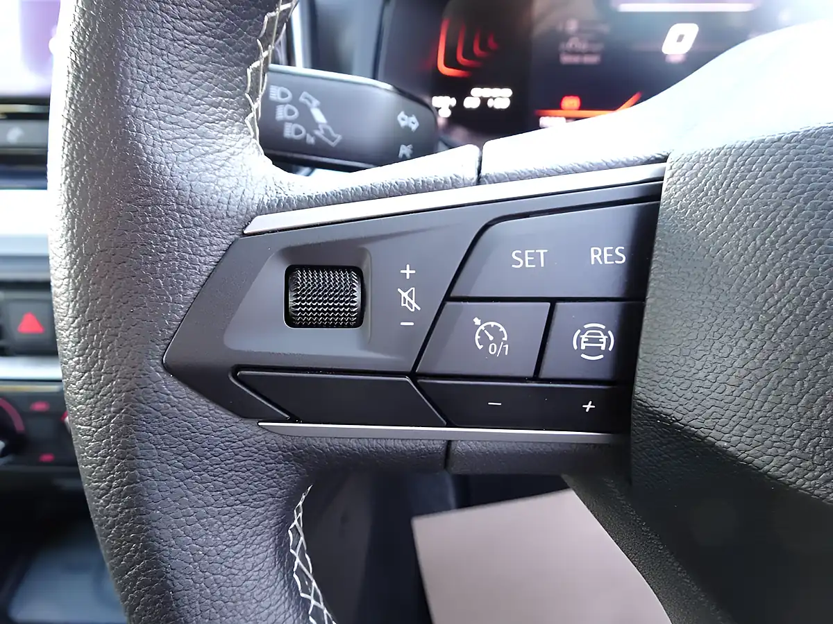 Used 2023 SEAT Ibiza Se Urban Silver - Interior and Exterior details 8