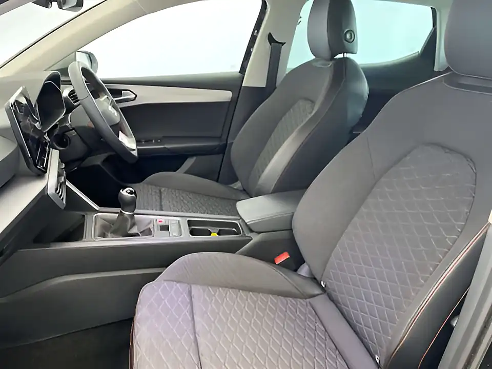 Used 2023 SEAT Leon Fr Black - Interior and Exterior details 8