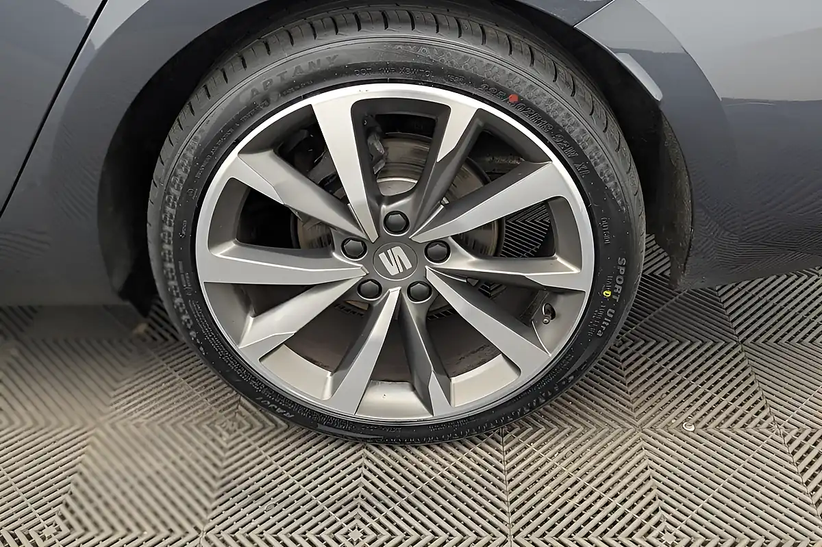 Used 2023 SEAT Leon Fr Sport Grey - Interior and Exterior details 20