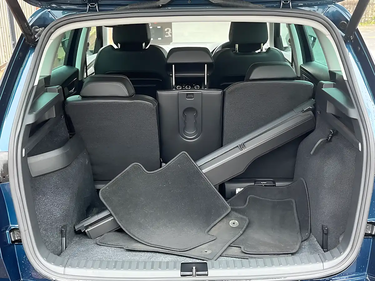 Used 2023 Skoda Karoq Se L Blue - Interior and Exterior details 12
