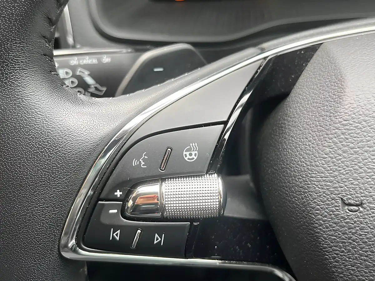 Used 2023 Skoda Karoq Se L Blue - Interior and Exterior details 18