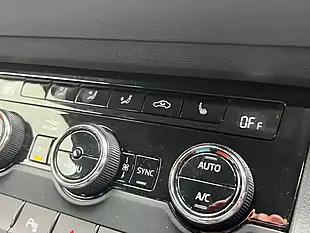 Used 2023 Skoda Karoq Se L Blue - Interior and Exterior details 9