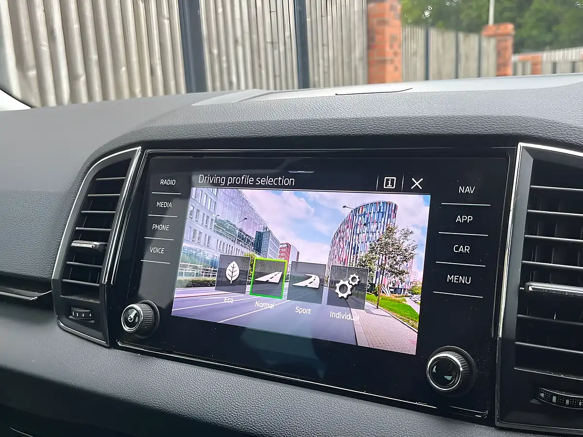 Used 2023 Skoda Karoq Se L Blue - Interior and Exterior details 11