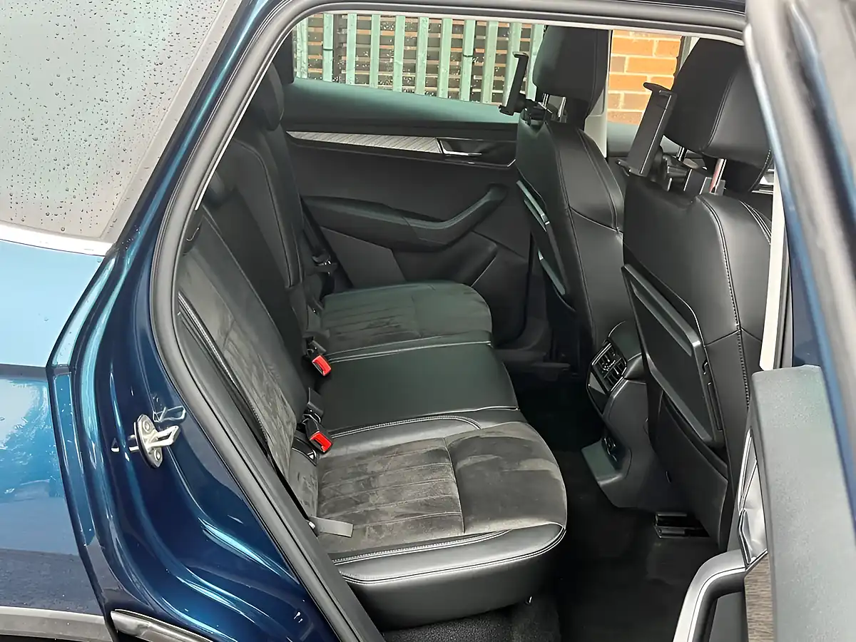 Used 2023 Skoda Karoq Se L Blue - Interior and Exterior details 17