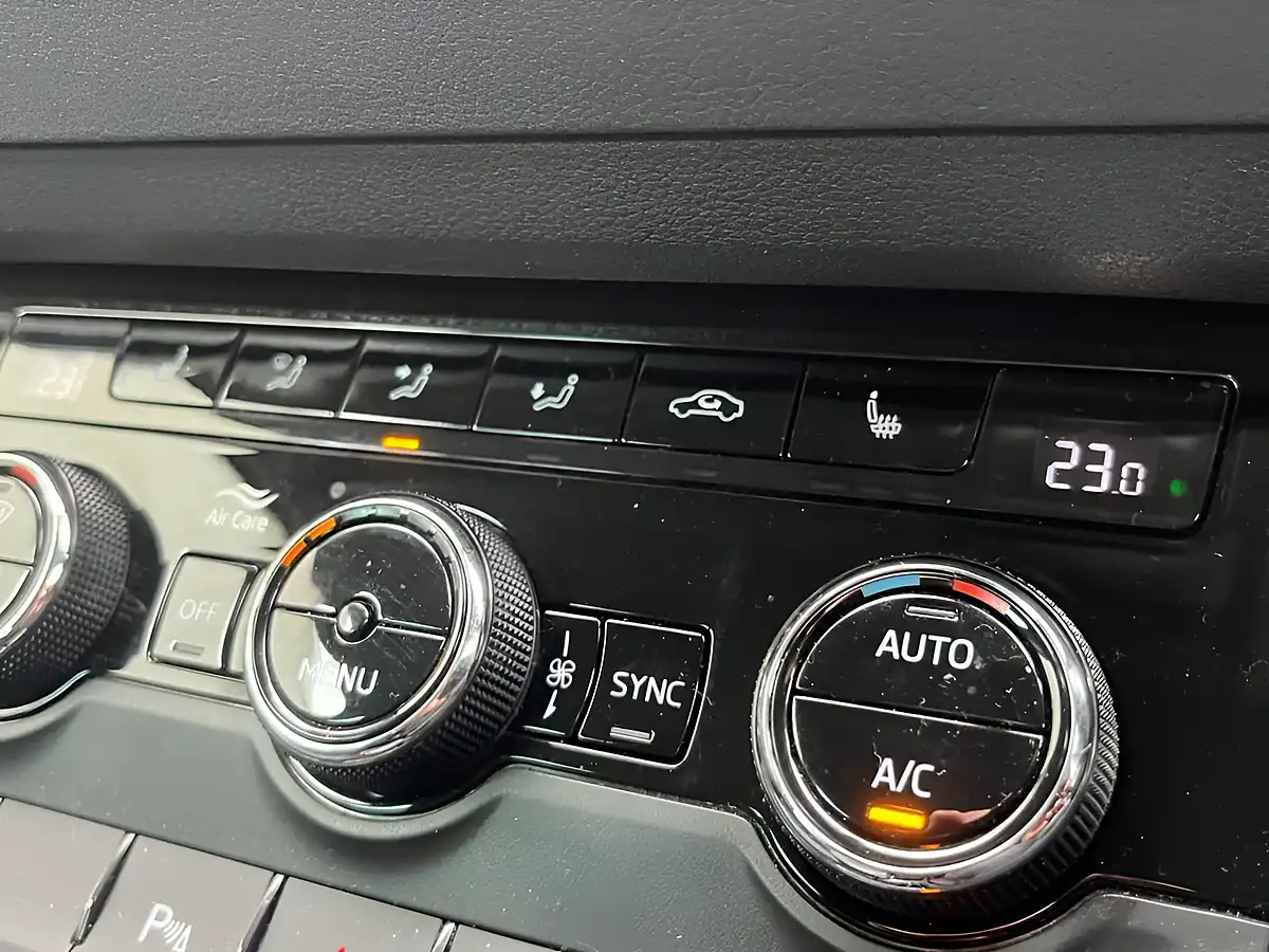 Used 2023 Skoda Karoq Se L Blue - Interior and Exterior details 20