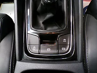 Used 2023 Skoda Karoq Se L White - Interior and Exterior details 17