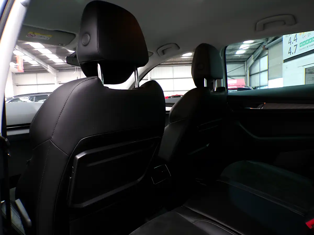 Used 2023 Skoda Karoq Se L White - Interior and Exterior details 18