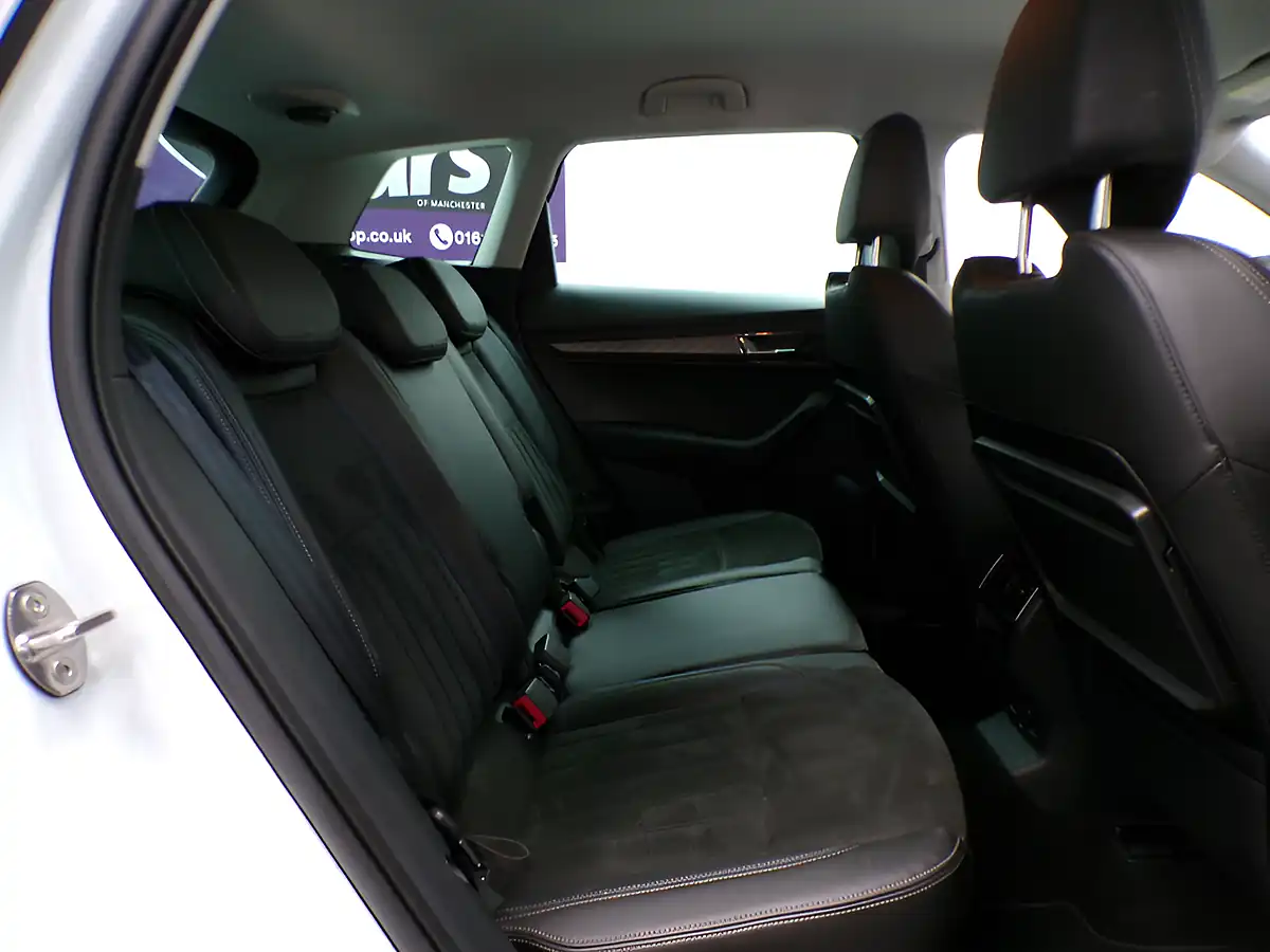 Used 2023 Skoda Karoq Se L White - Interior and Exterior details 19