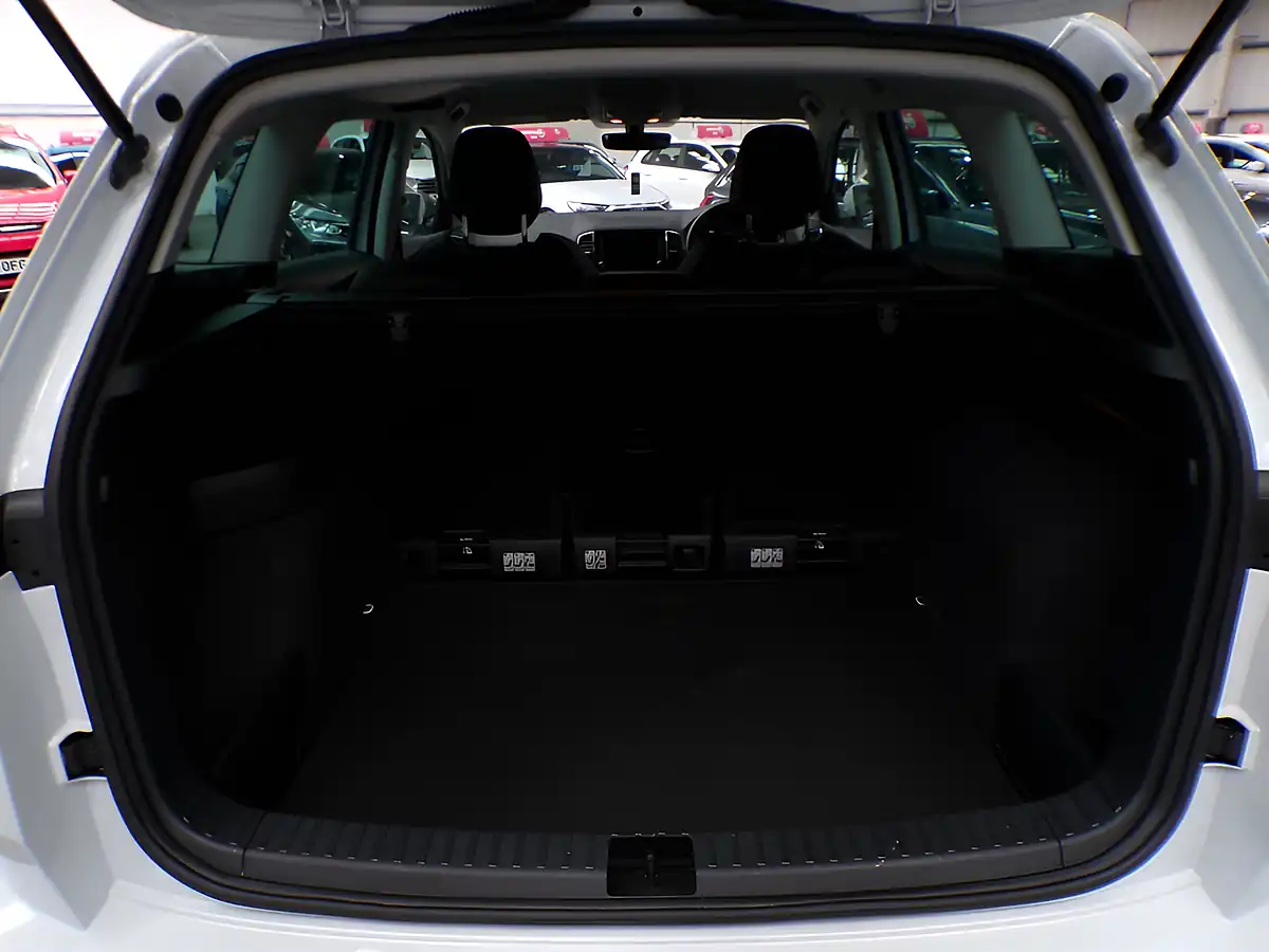 Used 2023 Skoda Karoq Se L White - Interior and Exterior details 20