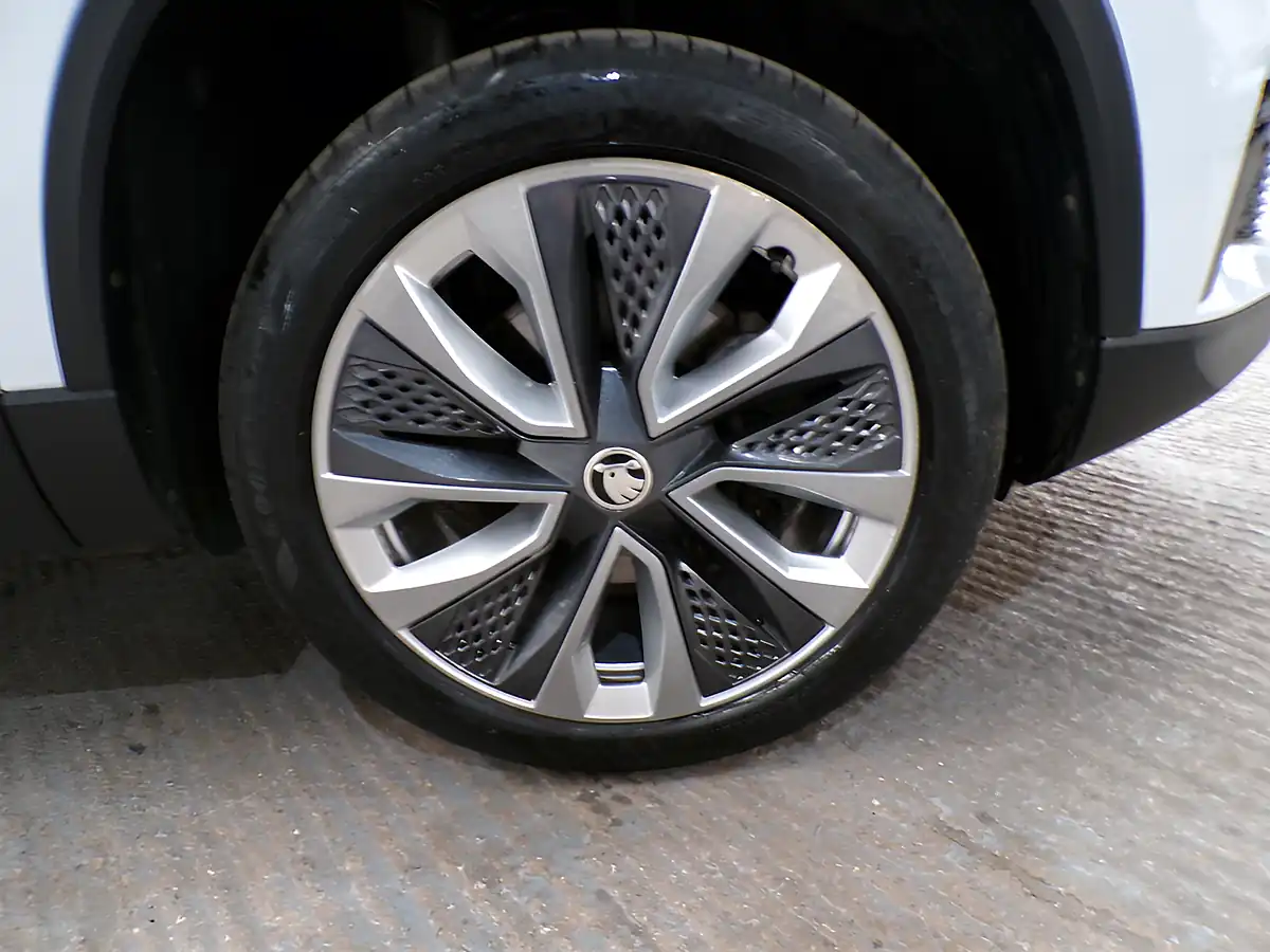 Used 2023 Skoda Karoq Se L White - Interior and Exterior details 9