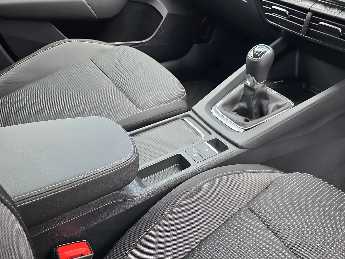 Used 2023 Skoda Octavia Se Technology Blue - Interior and Exterior details 17