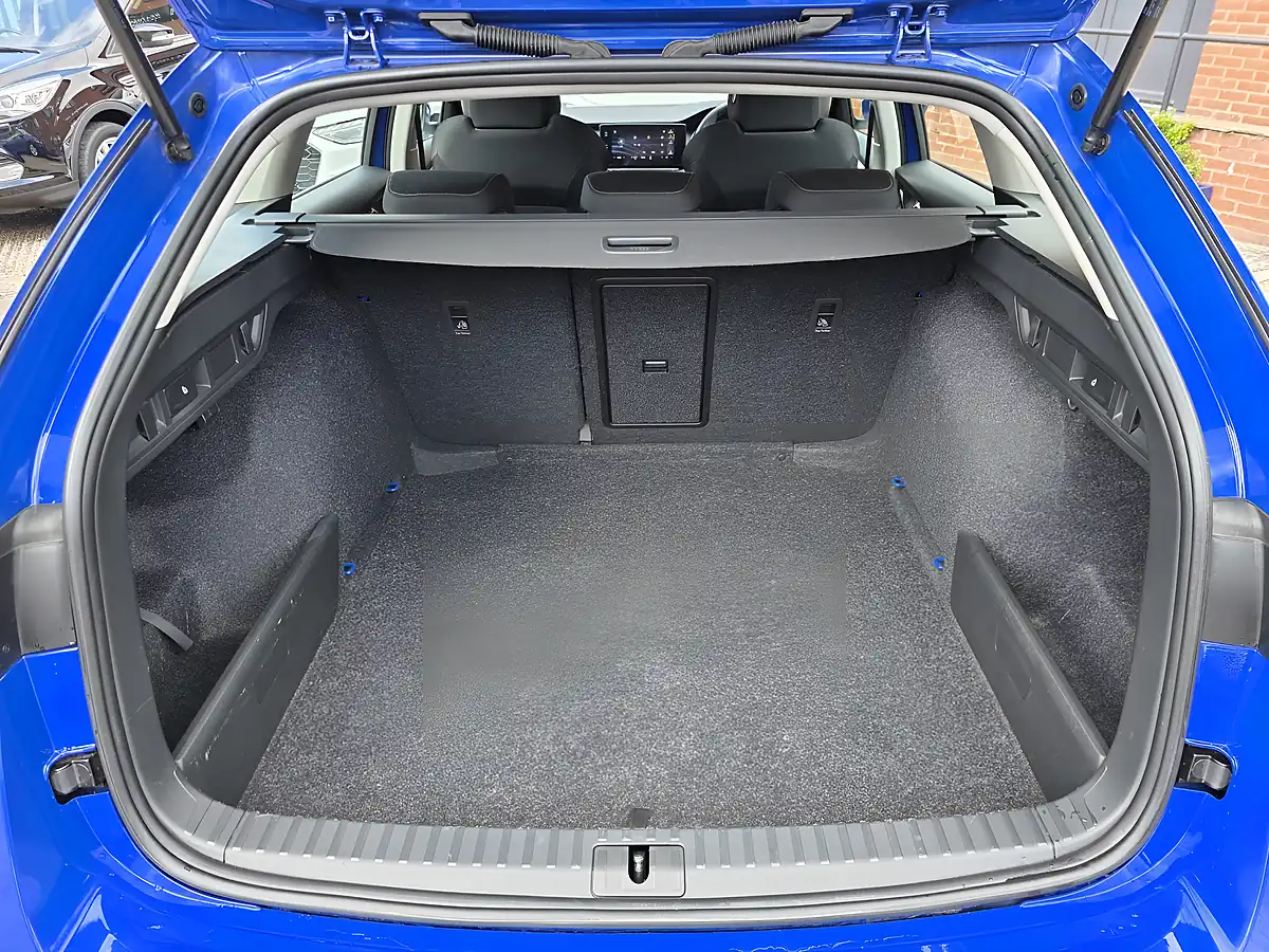 Used 2023 Skoda Octavia Se Technology Blue - Interior and Exterior details 20