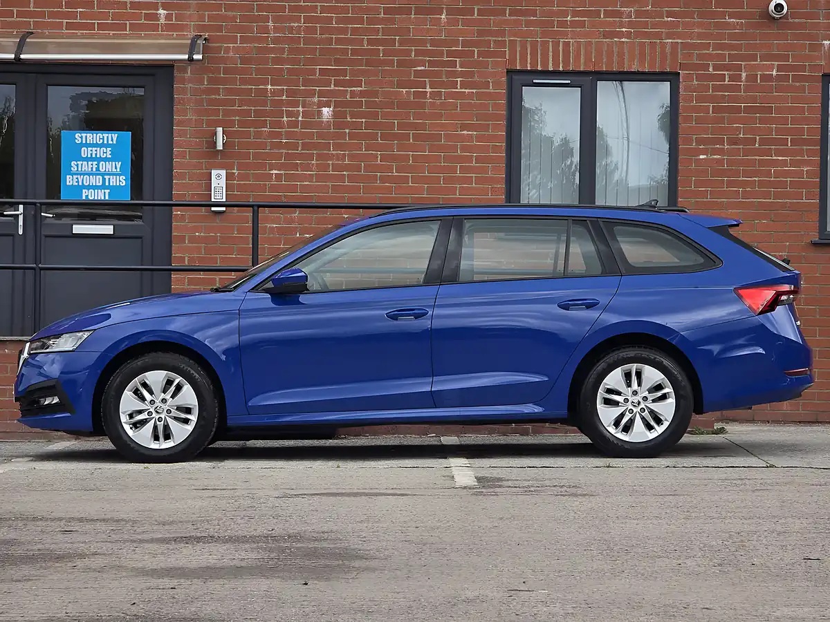 Used 2023 Skoda Octavia Se Technology Blue - Interior and Exterior details 9