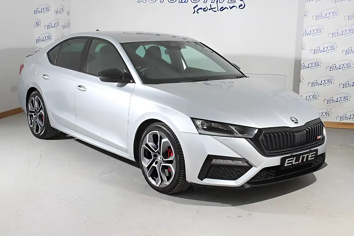 Used 2023 Skoda Octavia VRS Brilliant Silver - Interior and Exterior details 4