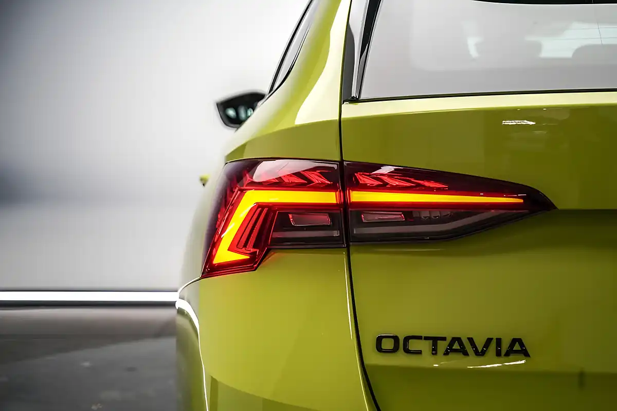 Used 2023 Skoda Octavia VRS Green - Interior and Exterior details 10