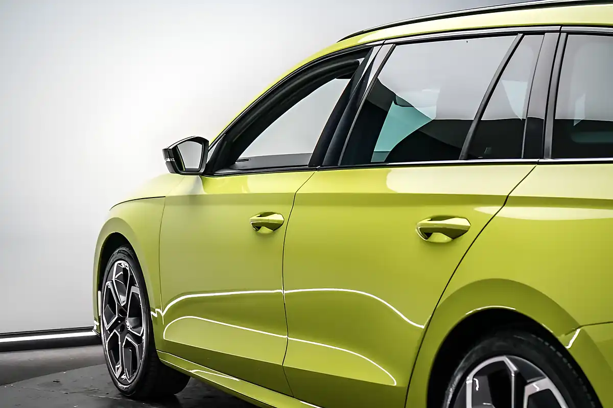 Used 2023 Skoda Octavia VRS Green - Interior and Exterior details 13