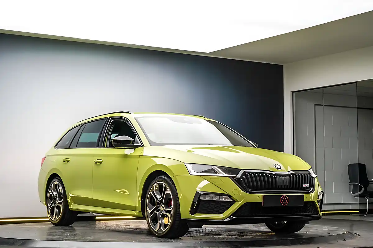 Used 2023 Skoda Octavia VRS Green - Interior and Exterior details 14