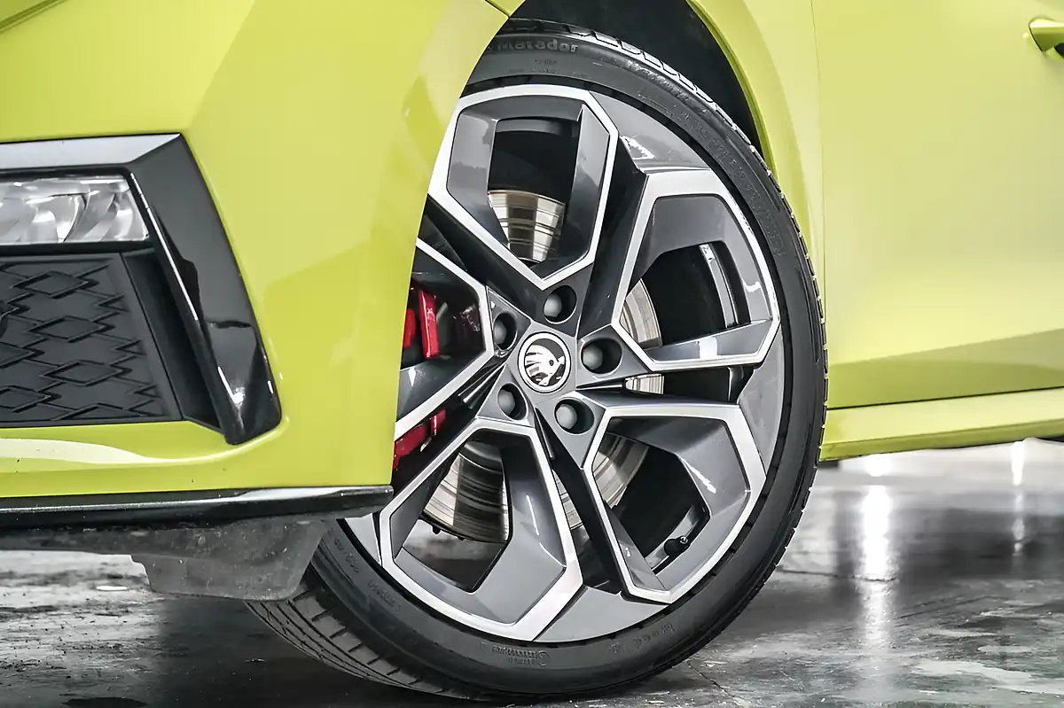 Used 2023 Skoda Octavia VRS Green - Interior and Exterior details 2