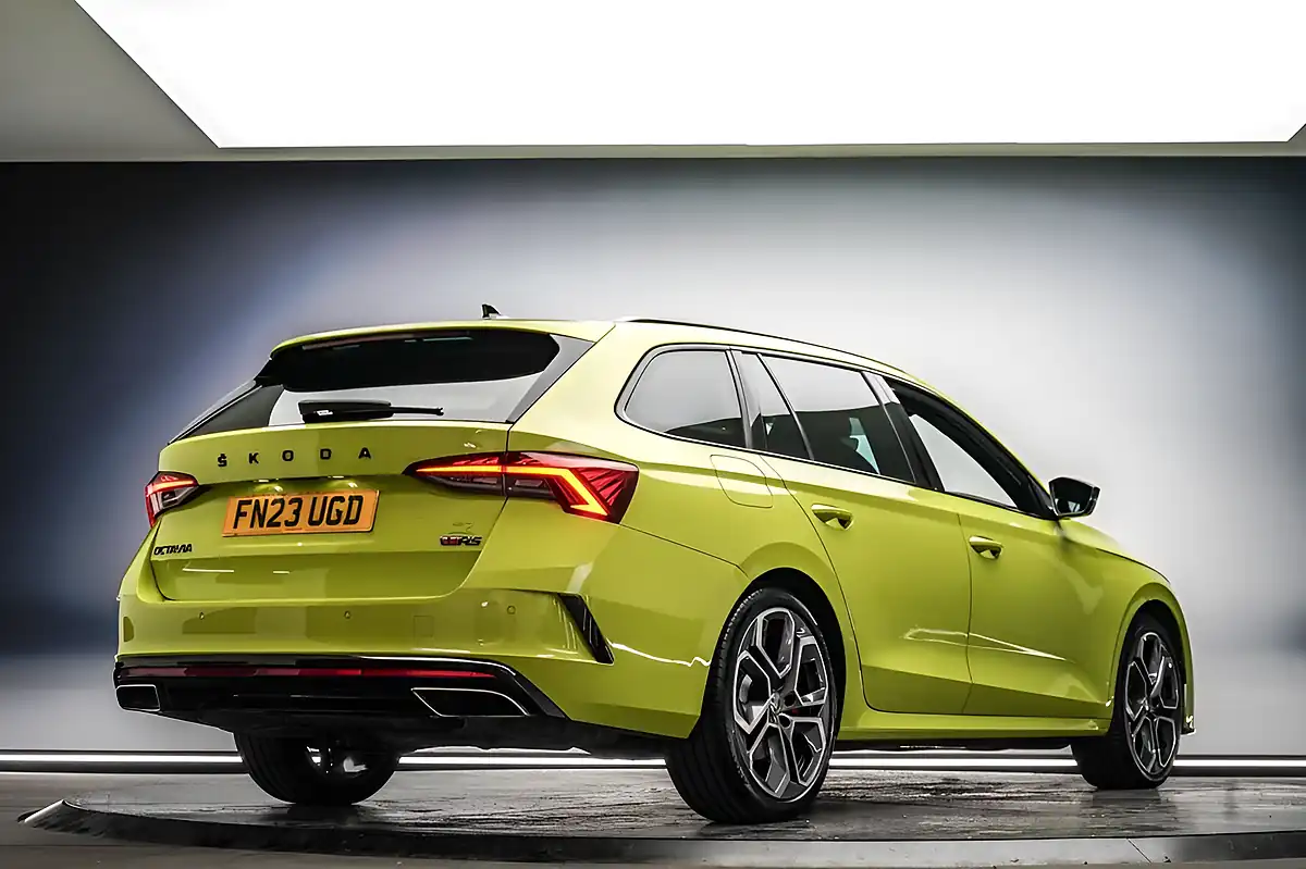 Used 2023 Skoda Octavia VRS Green - Interior and Exterior details 3