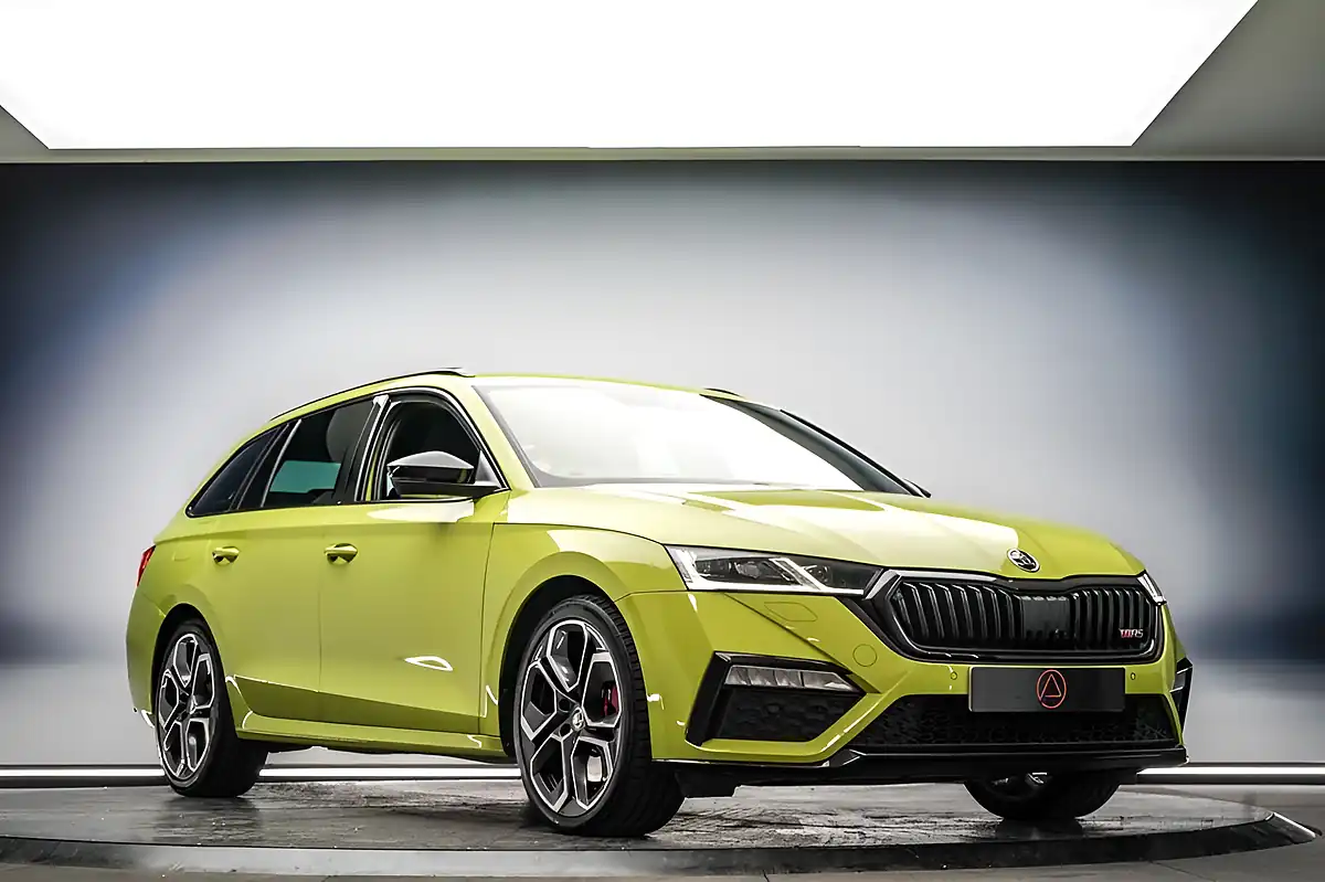 Used 2023 Skoda Octavia VRS Green - Interior and Exterior details 5