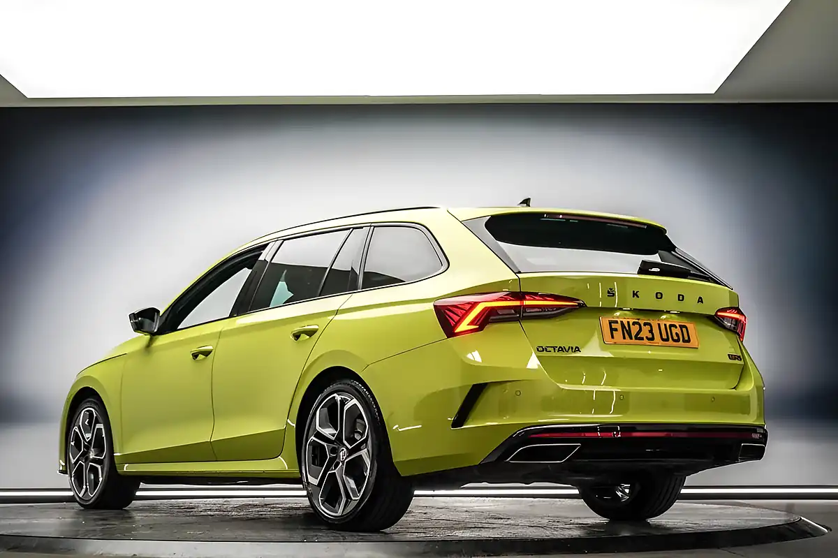 Used 2023 Skoda Octavia VRS Green - Interior and Exterior details 7