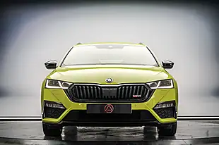 Used 2023 Skoda Octavia VRS Green - Interior and Exterior details 9