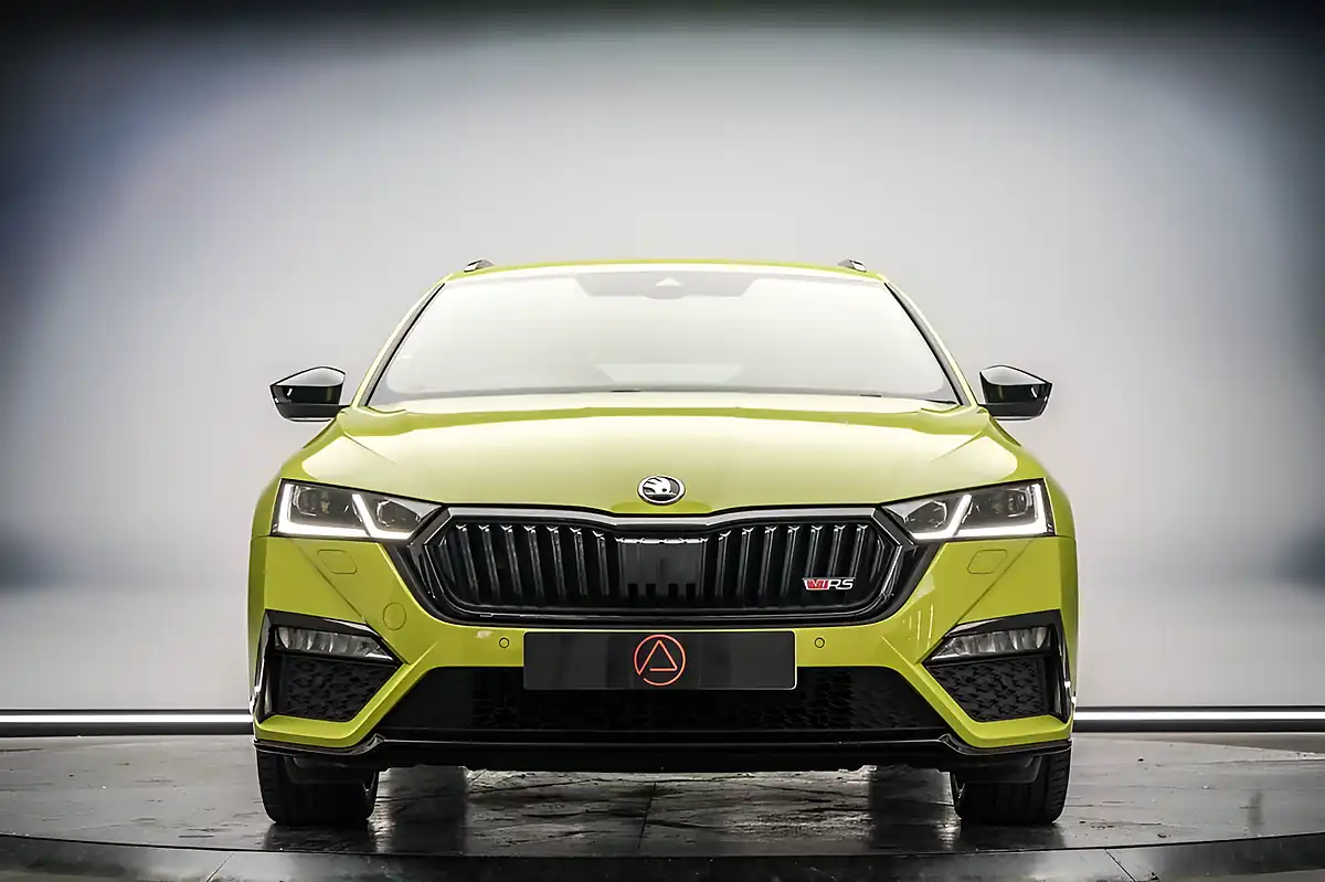 Used 2023 Skoda Octavia VRS Green - Interior and Exterior details 9