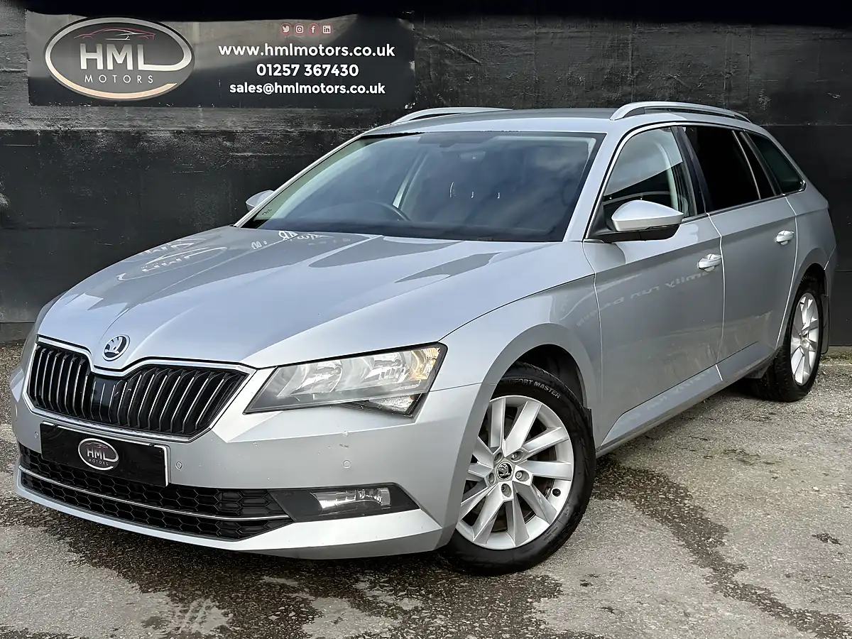 Used 2023 Skoda Superb Se Technology Grey - Front View