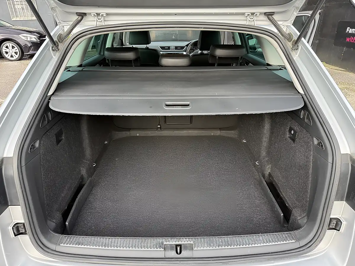 Used 2023 Skoda Superb Se Technology Grey - Interior and Exterior details 20