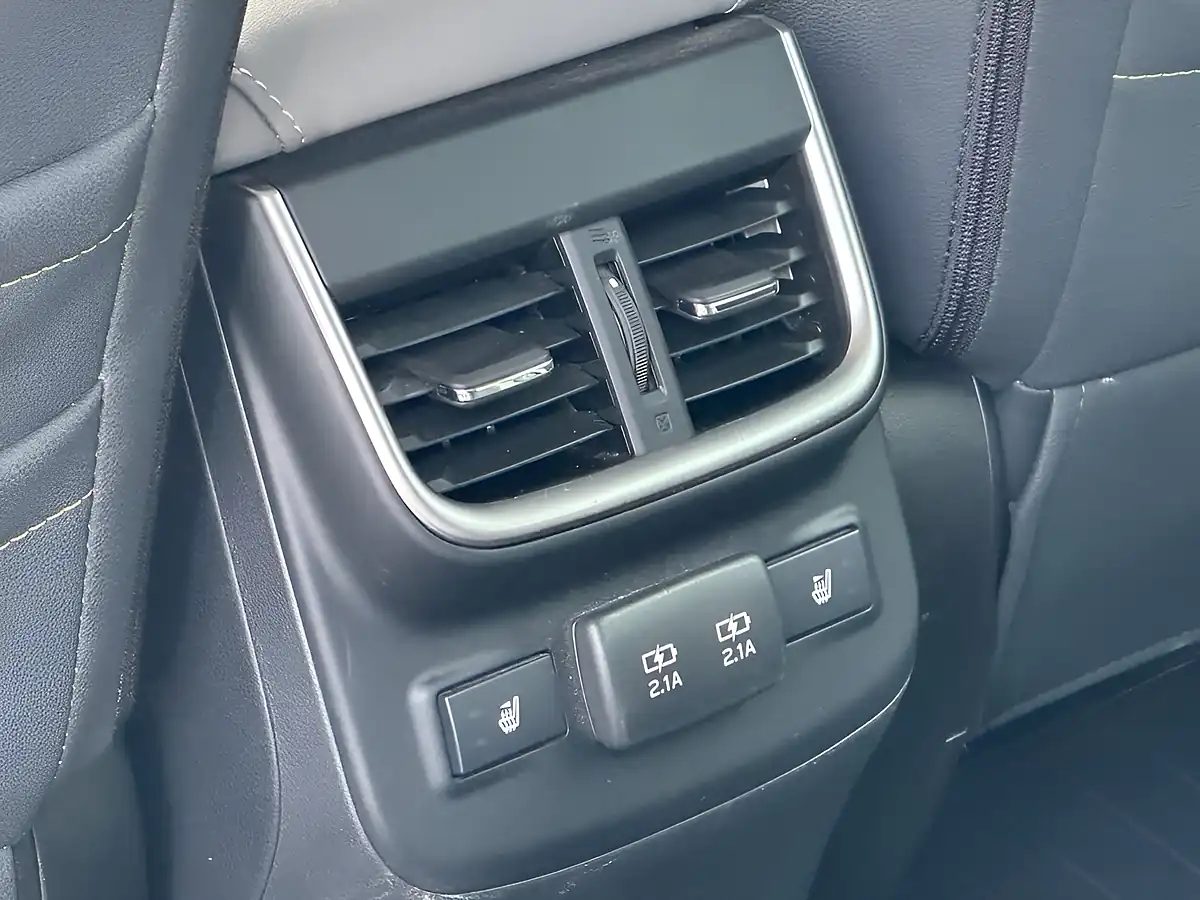 Used 2023 Subaru Outback Field Silver - Interior and Exterior details 16