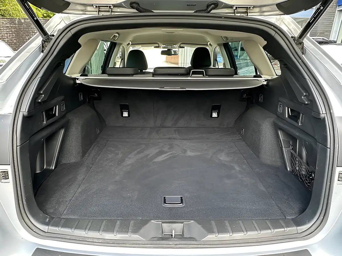 Used 2023 Subaru Outback Field Silver - Interior and Exterior details 17